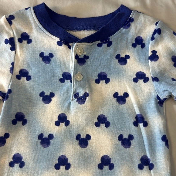 Disney X Joe Fresh - short sleeve onesie top. Size 6-12 months - Picture 2 of 4